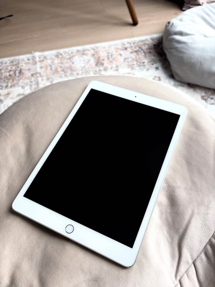 iPad 8th Generation – 32 GB – Great Condition - photo 5