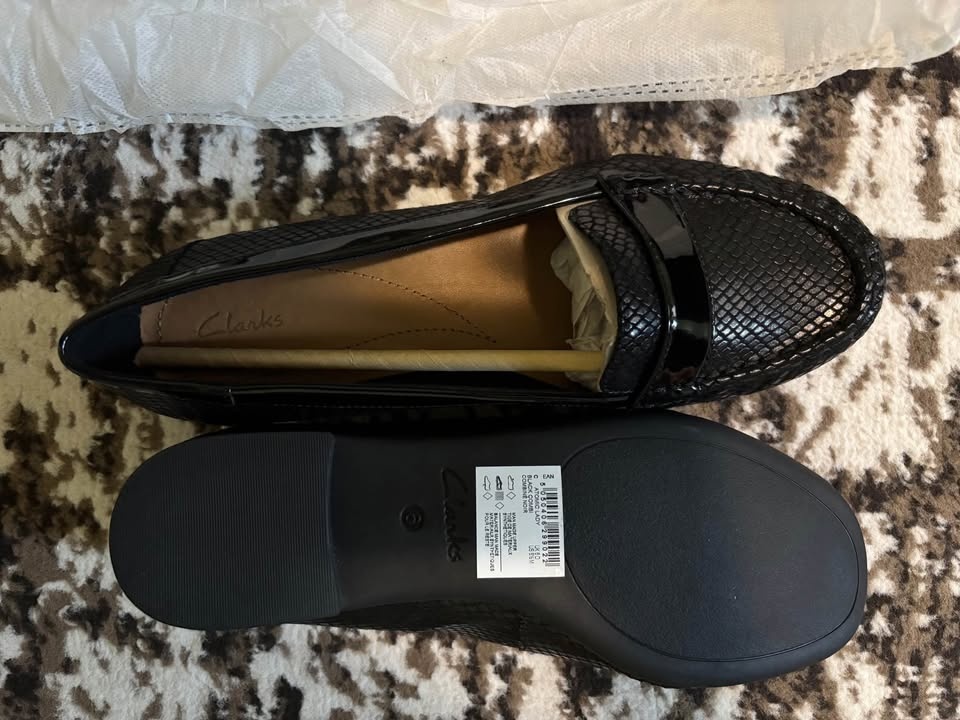 Brand New Clarks Women’s Loafers – Size 8.5 (US)/ 6 (UK) - photo 2