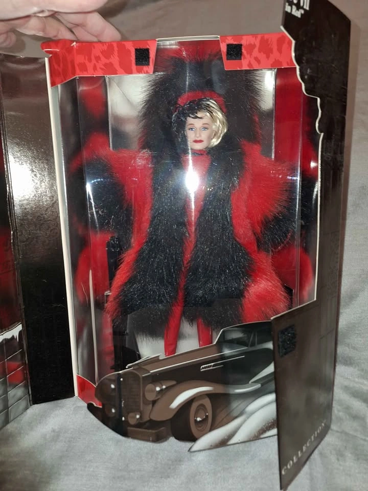 Cruella De Vil Ruthless in Red doll - photo 2