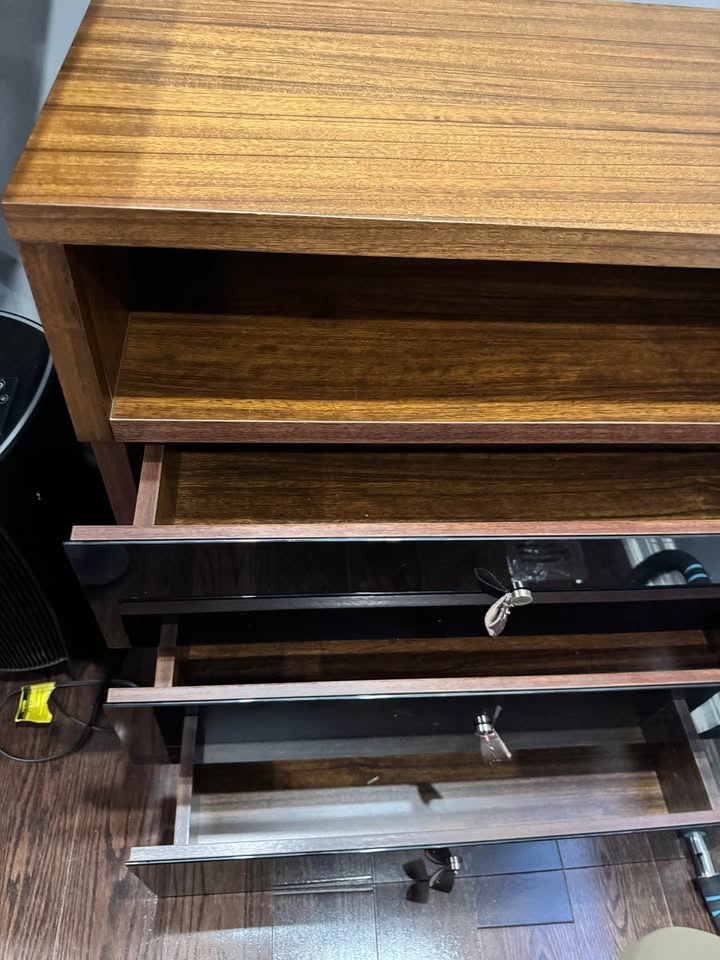4 Drawer Wooden Dresser - photo 5