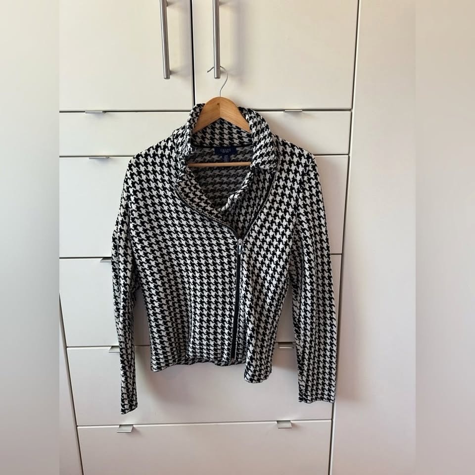 Vintage Black and White Houndstooth Chaps Vintage sweater size L