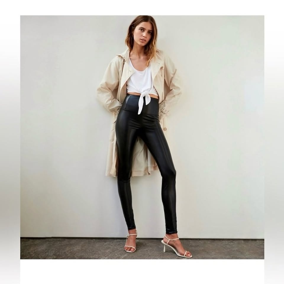 Aritzia Wilfred Black High-Waisted Leggings Size small