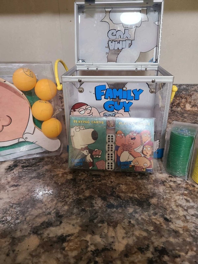 Family Guy Freakin' Party Pack - photo 4