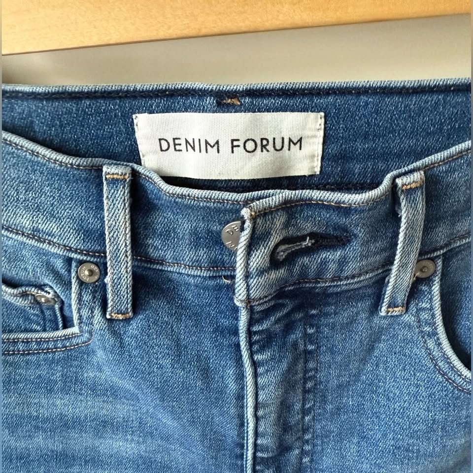 Aritzia Denim Forum Lola Split Hem Skinny – Medium Blue Size 26 - photo 3