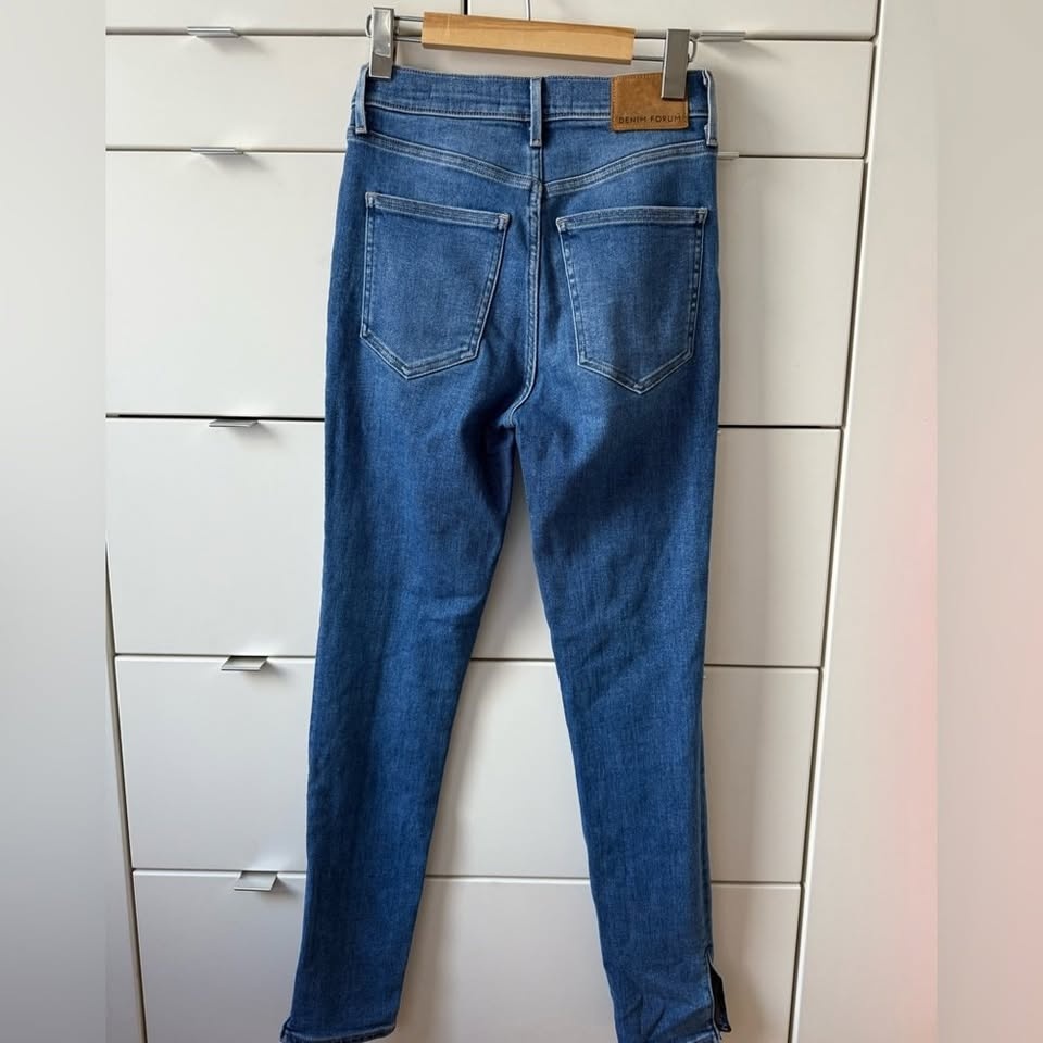 Aritzia Denim Forum Lola Split Hem Skinny – Medium Blue Size 26 - photo 4