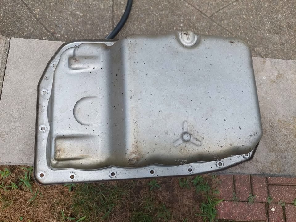 GM 6L80 transmission pan 2007 and later models - photo 2