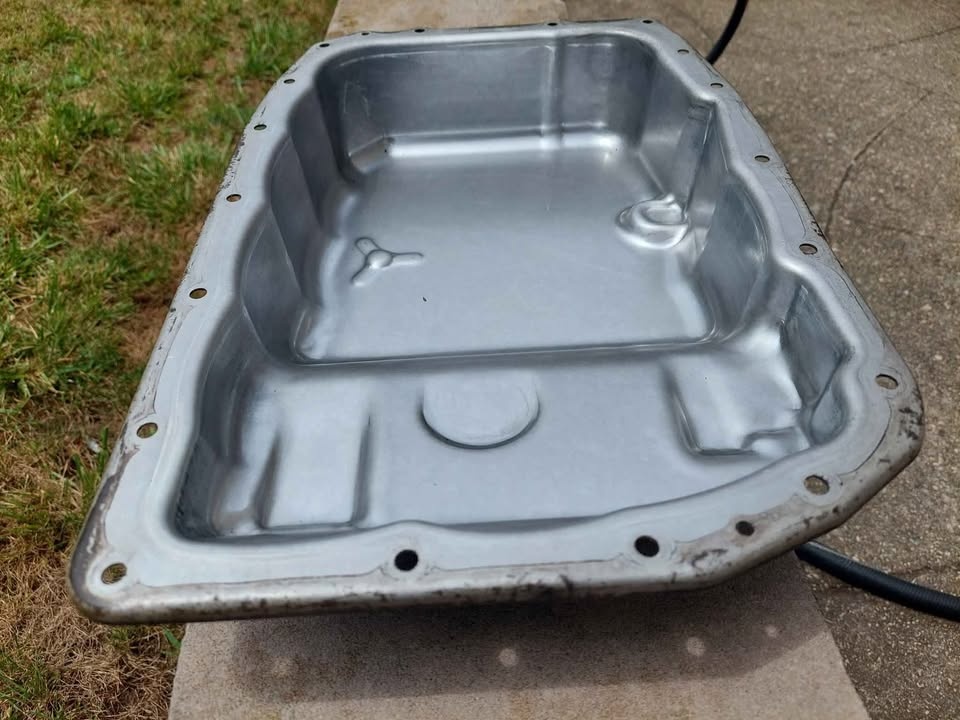 GM 6L80 transmission pan 2007 and later models - photo 3