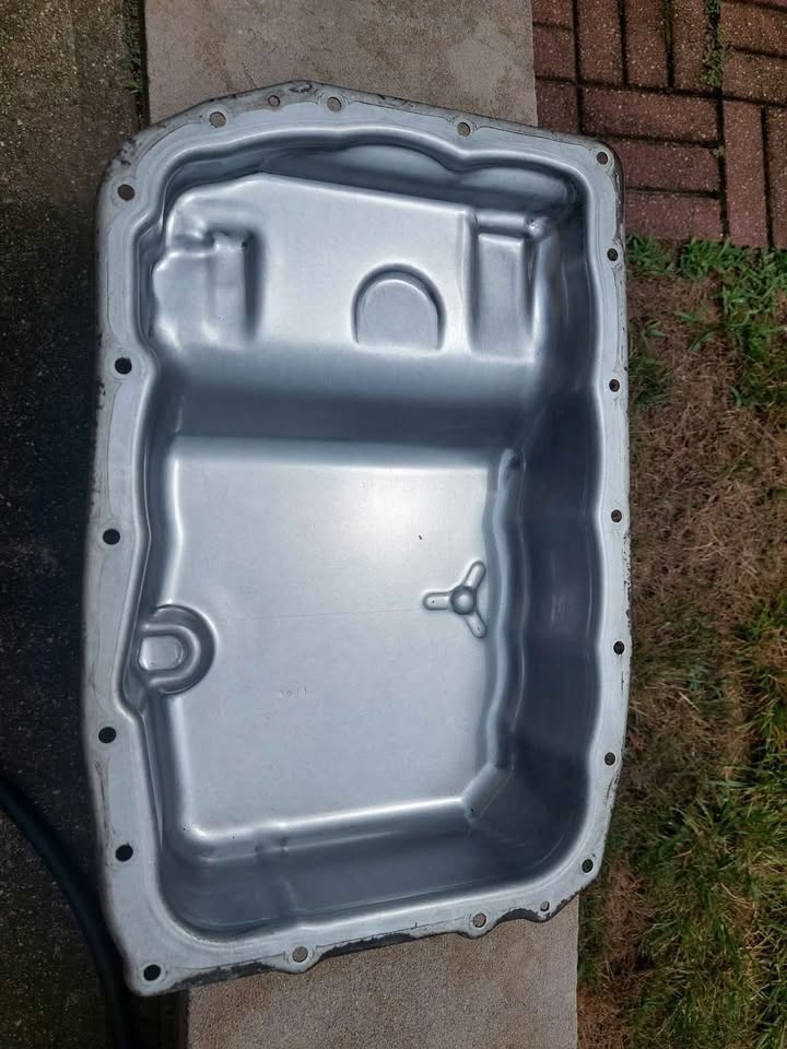 GM 6L80 transmission pan 2007 and later models - photo 4