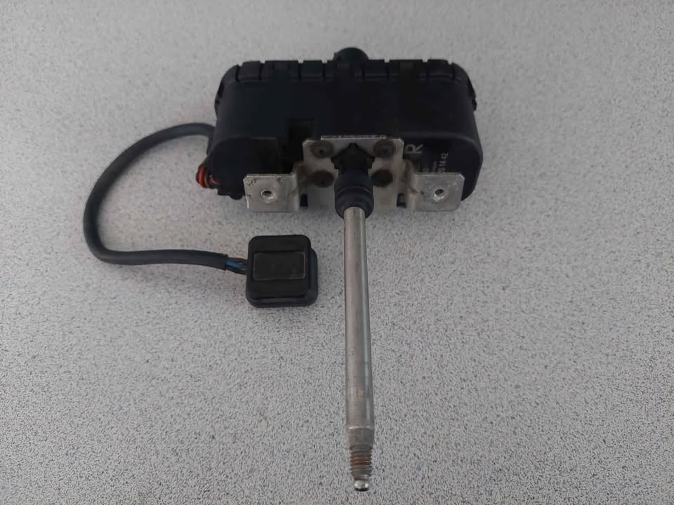 Mercedes A1408201442 headlight washer motor. - photo 2