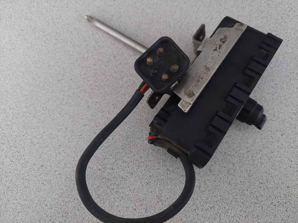 Mercedes A1408201442 headlight washer motor. - photo 4