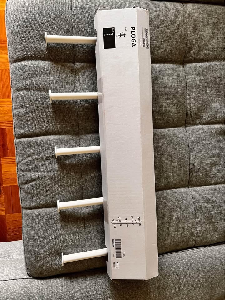 Vertical hook hanger