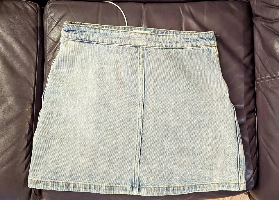 Wilfred Free size 8 denim skirt
