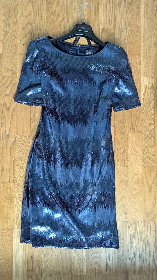 Tahari size 6 Sequin dress