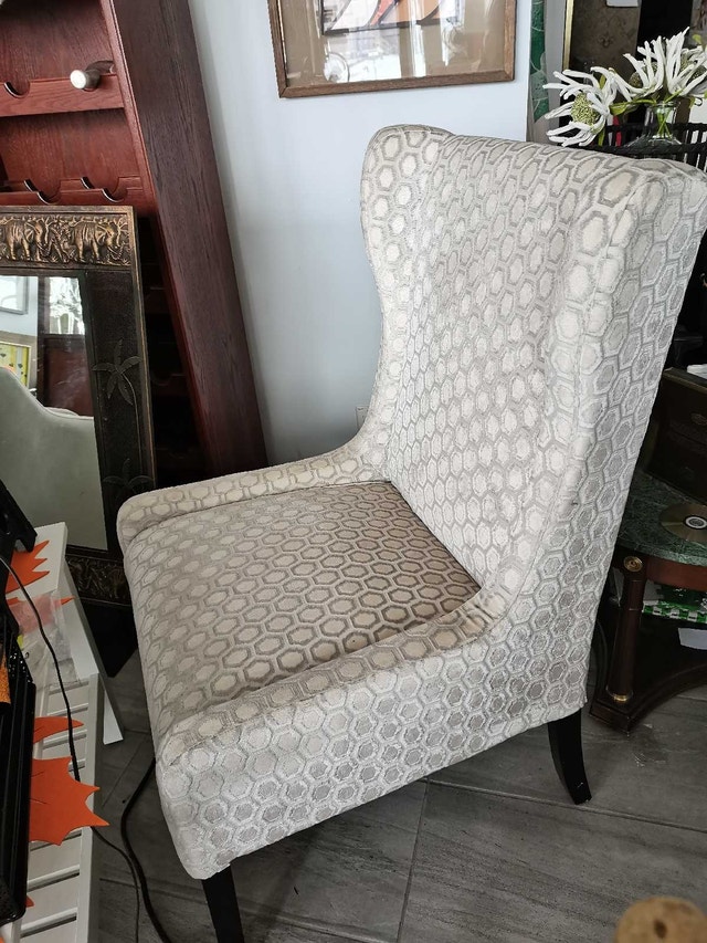 luxury Velvet Wingback Chair 43"h - photo 2
