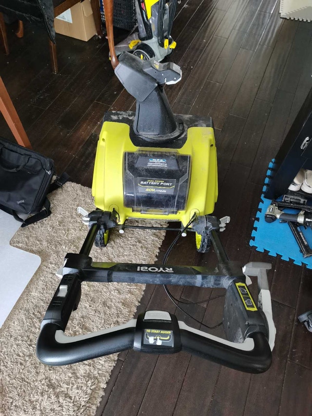 RYOBI 40V 21" Cordless Snow Blower + 2 Batteries