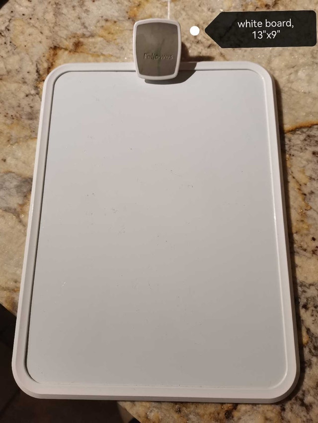 Fellowes White Board like new, great A4 sizr
