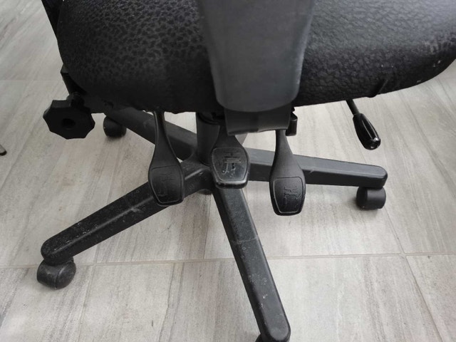 Office Chair 17"x20" comfy seat - photo 2