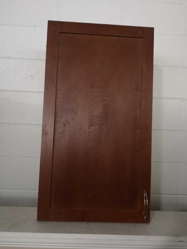 nice wall cabinet mahogany shaker 19.5"x35.5"
