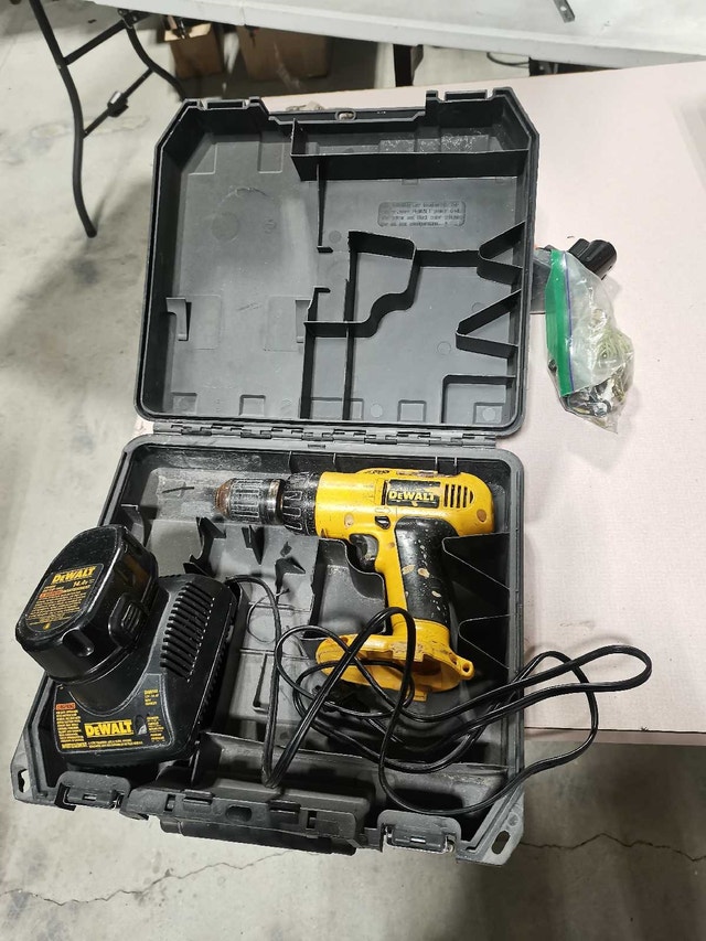 DeWalt Cordless Drill with charger and carrying case