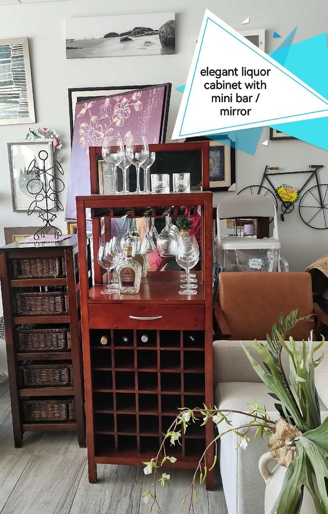 elegant Liquor/wine Cabinet with mini bar