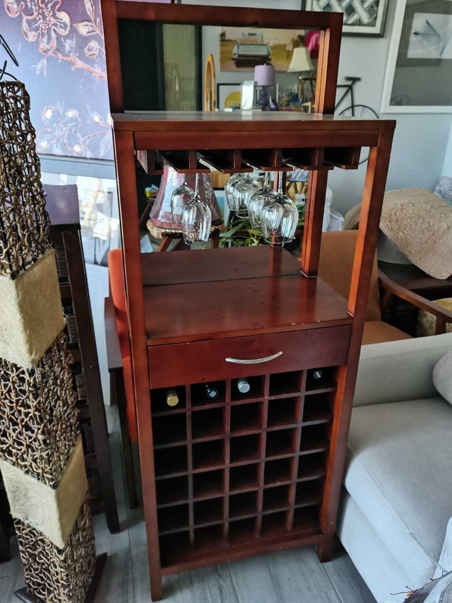 elegant Liquor/wine Cabinet with mini bar - photo 3