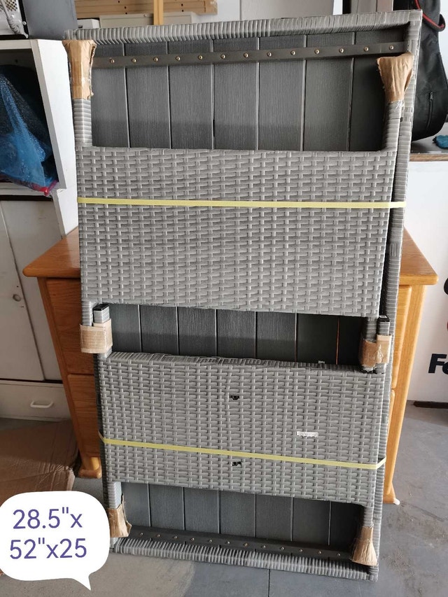 brand new ratten/vinyl Outdoor Table - photo 2