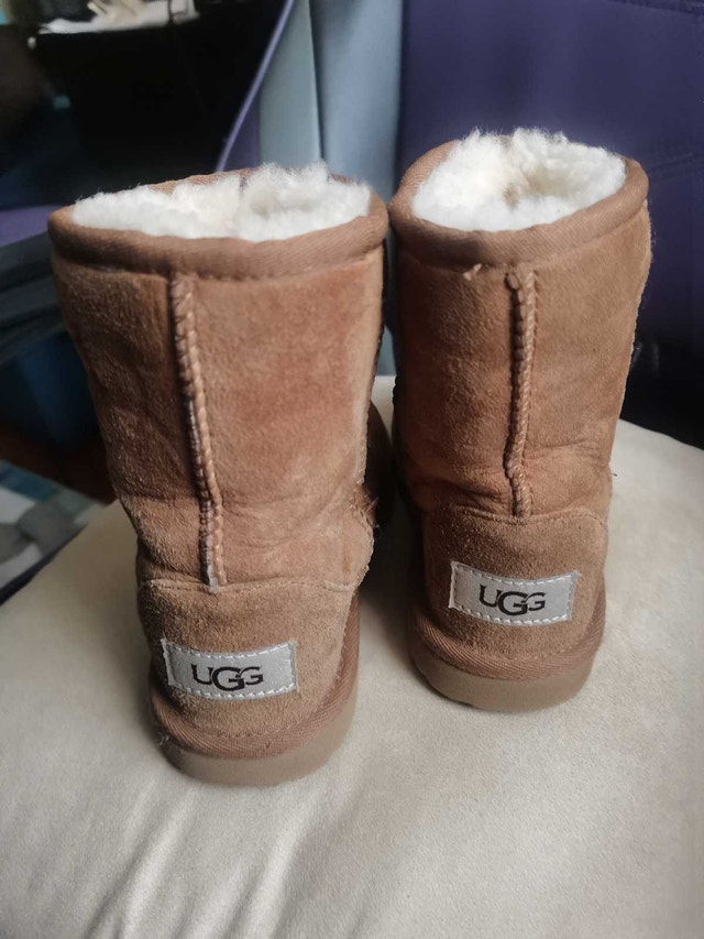 UGG Boots toddlers size 11 - photo 3