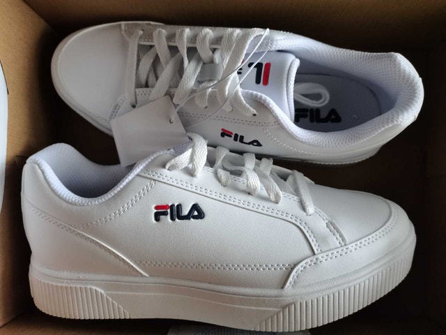 Fila Sneakers brand new ,WOMEN 7, great gift