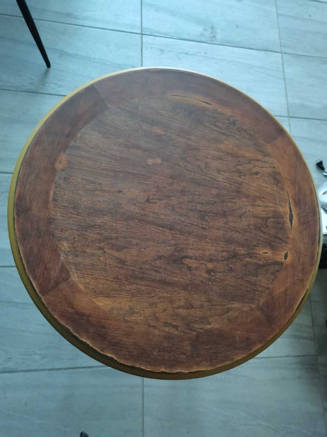 cute solid wood around Table with matching rubber plate - photo 3