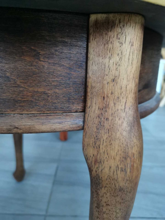 cute solid wood around Table with matching rubber plate - photo 4