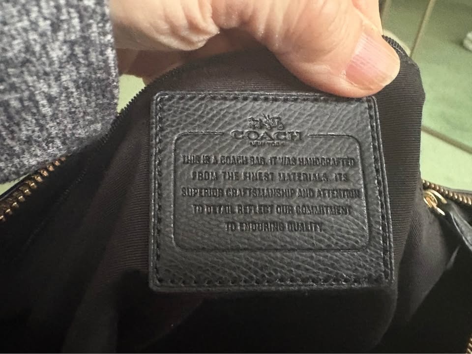 Authentic Coach Hobo Crossbody Bag - photo 4