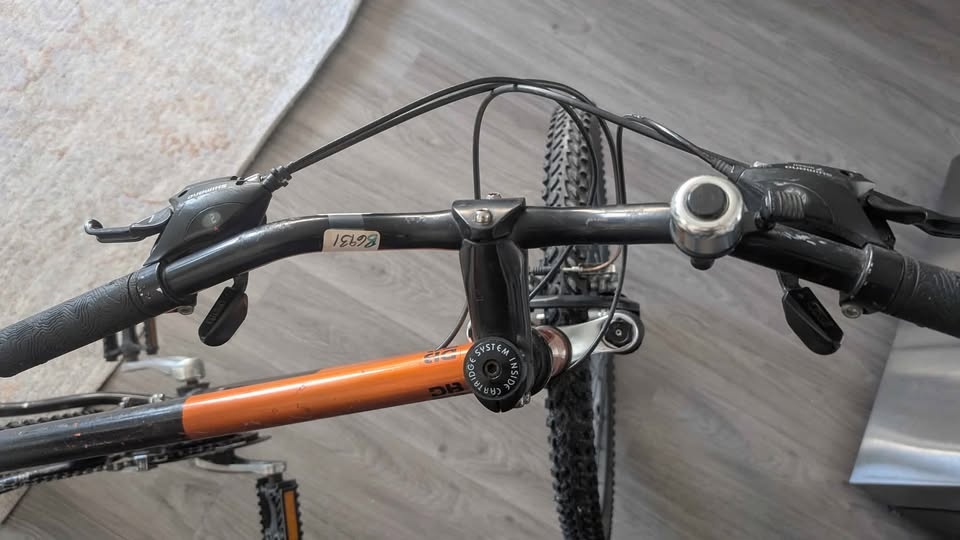 DiamondBack Mountain Bike - photo 2