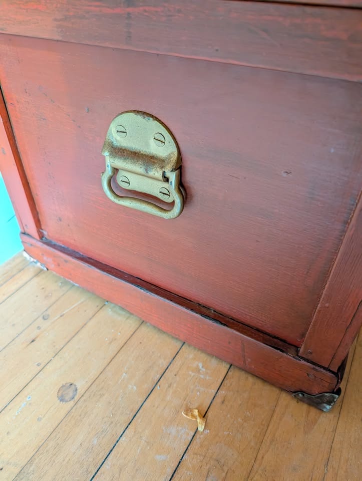 Red Wooden Chest - photo 5
