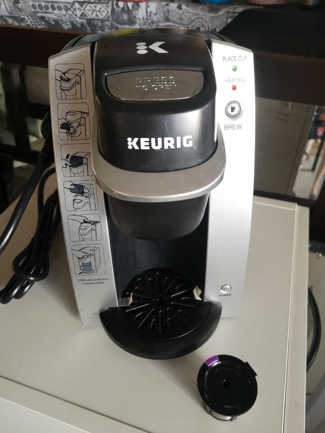 Keurig Coffee Maker K Cups w/ one refilled filter