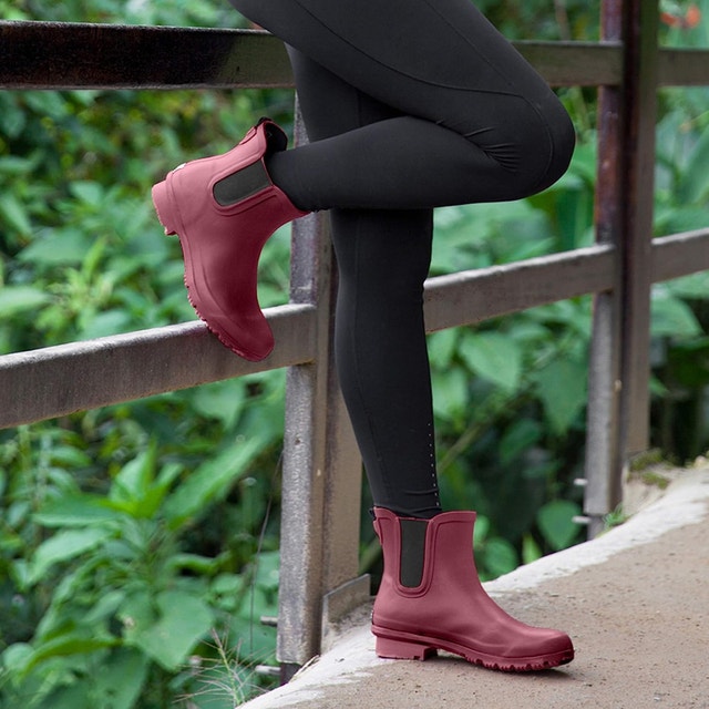 Chelsea Rain Boots, purple, size 6 Matte Maroon, comfy