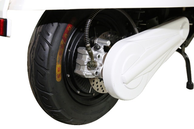 beautiful retro ebike VESPA white,styling,all electric, no gas - photo 3