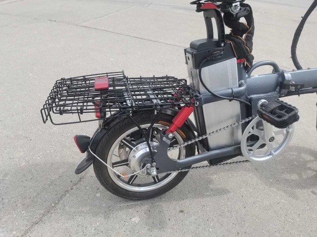Folding E-Bike with Removable Battery - photo 4