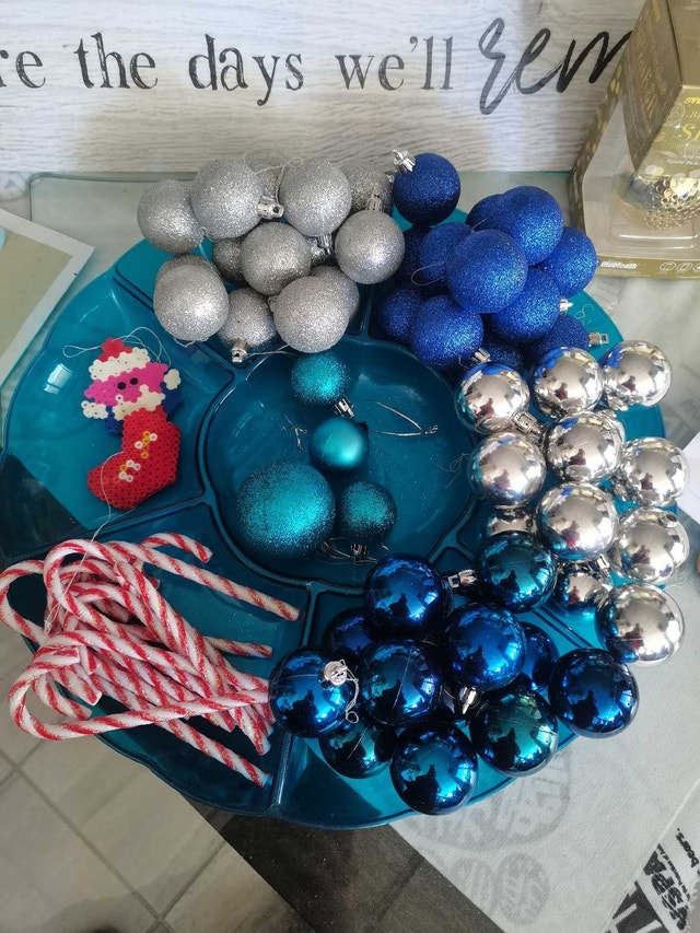 christmas tree ornaments blue white balls and candy kings