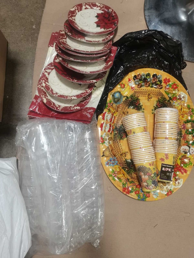 new xmas holiday dinner plates, plastic, wine glasses, foodtr