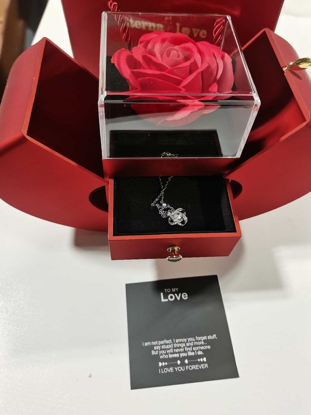 brand new red rose gift box with necklace for love one - photo 2