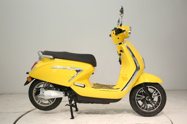 DEMO SALE!!all electric, no more gas, easy going scooter, moped - photo 2