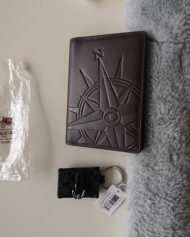 Coach passport folder embossed and pictures fob keychain