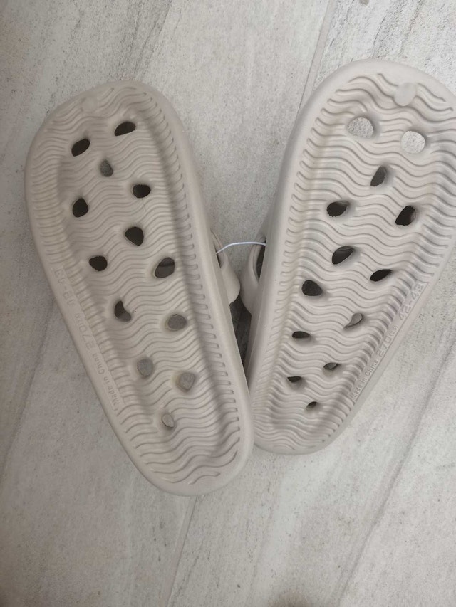 brand new sandals, light grey - photo 2