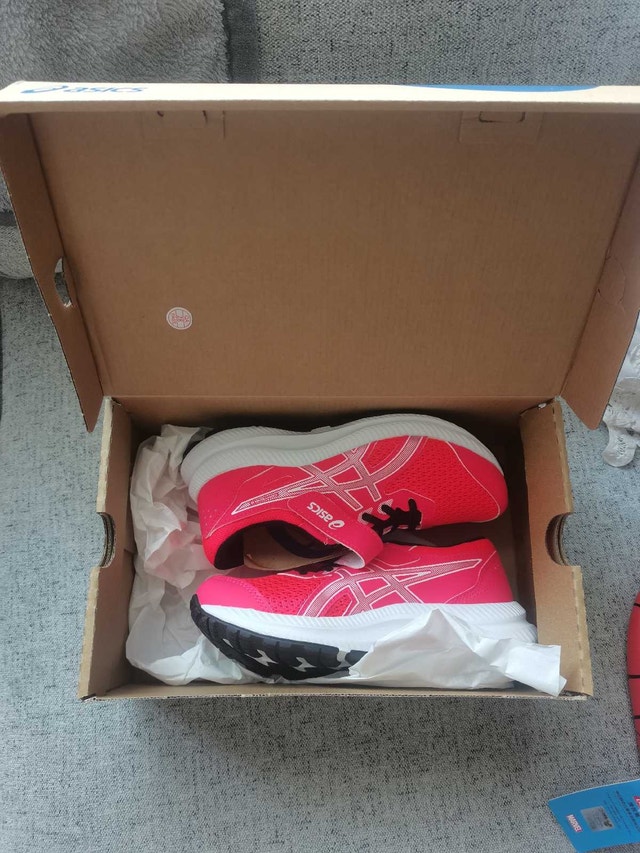 brand new kids running shoes asics 1.5