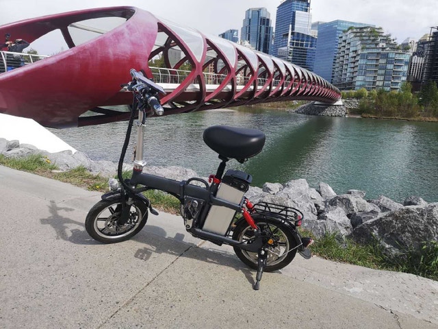 Fantastic e-bike folding, big seats removable batteries. Senior