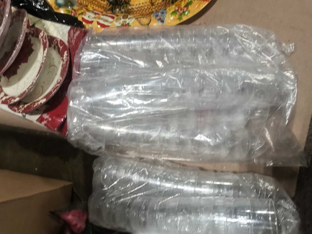 New Xmas Holiday Dinner Plates, Plastic, Wine Glasses - photo 3
