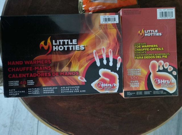 Large packs of hand warmer and foot warmer