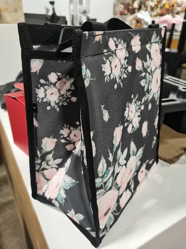 medium size insulated lunch bag