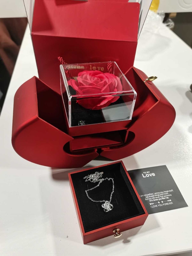 brand new red rose gift box with necklace for love one
