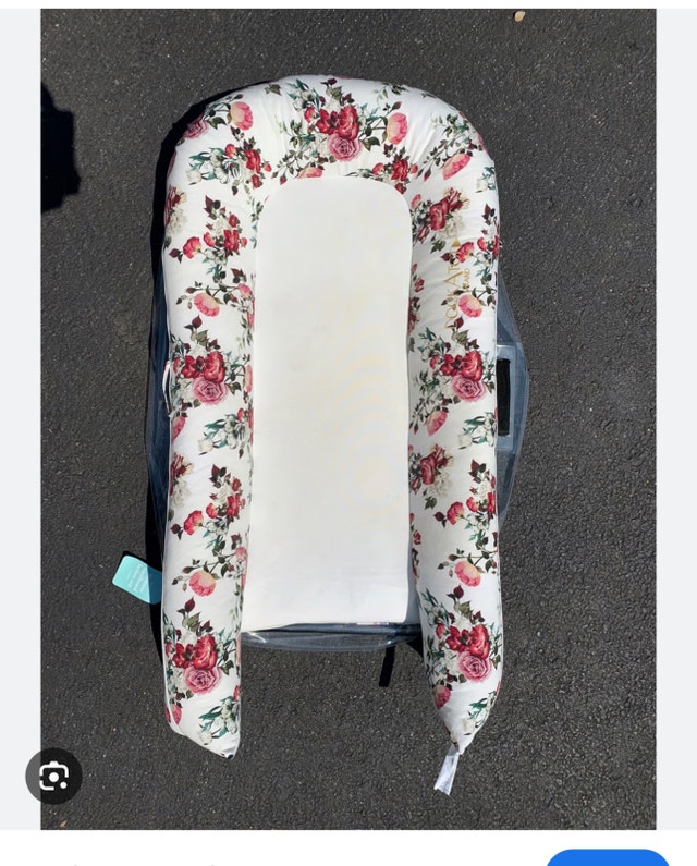 Selling Dockatot grand with floral cover - photo 2